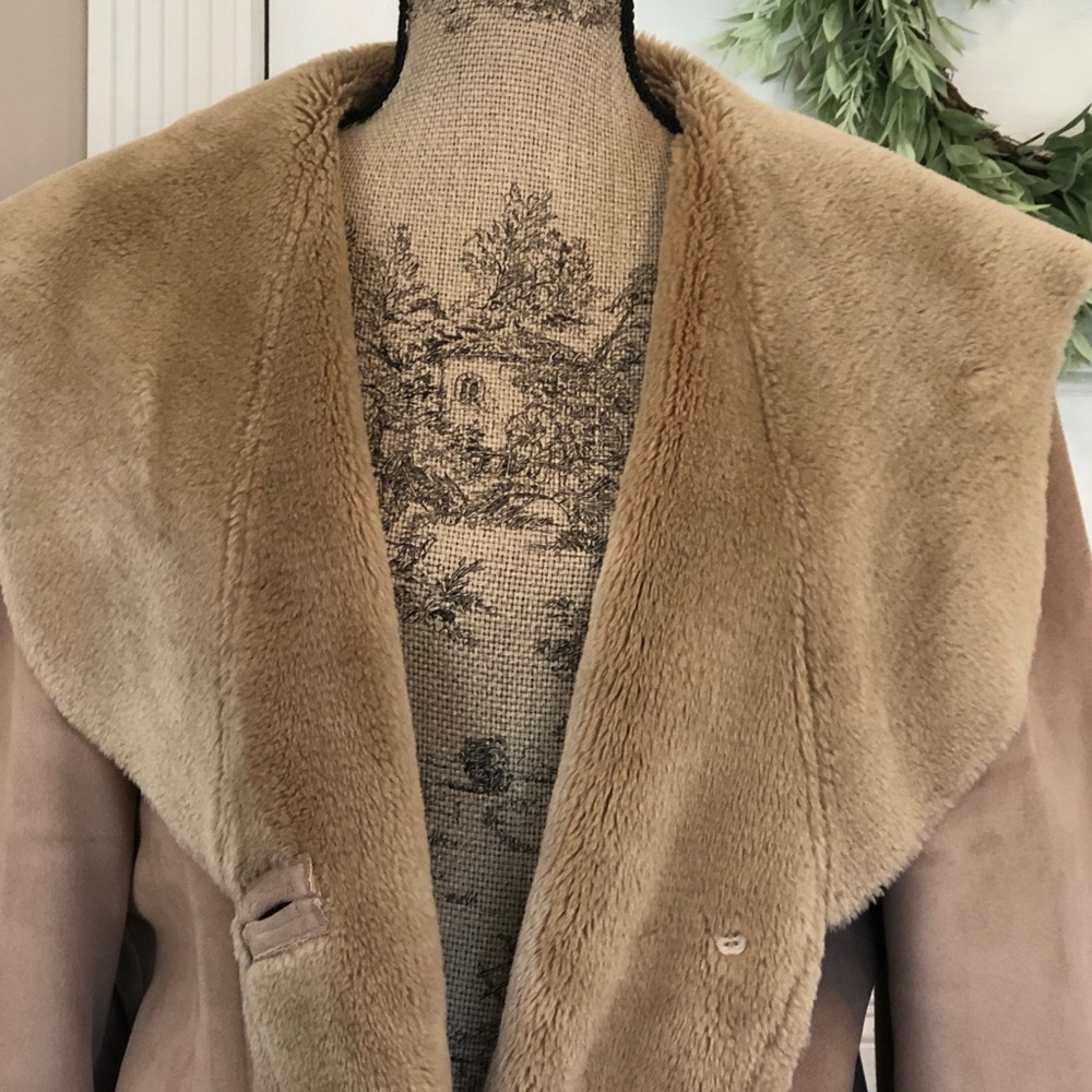 Coat - Picture 7 of 8